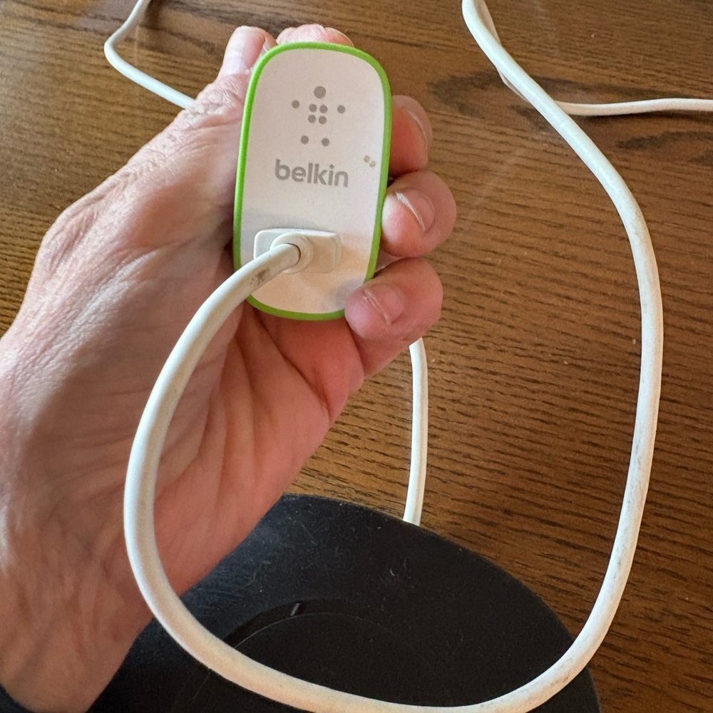 Belkin Black Smartphone with Wireless Charging Pad - Picture 3 of 4